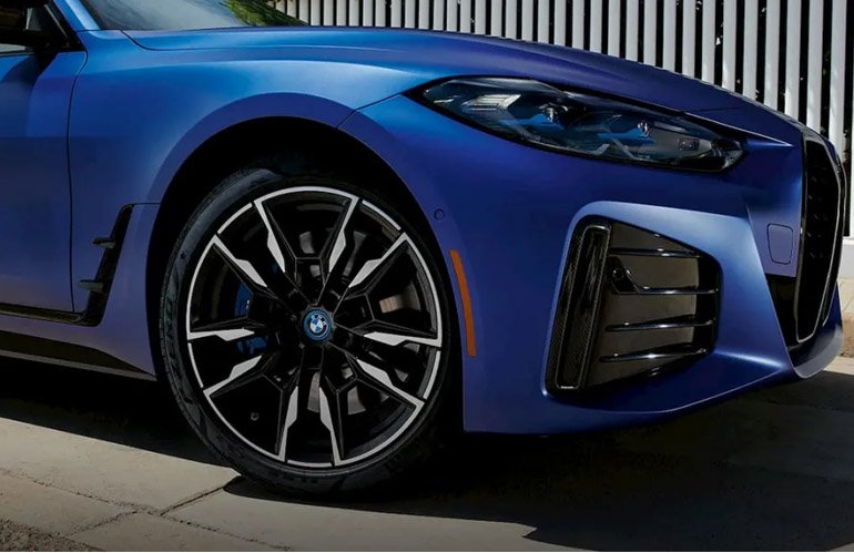 7 Reasons You Should Be Scared Of Buying A BMW In Nigeria 2 Listen to BMW anytime