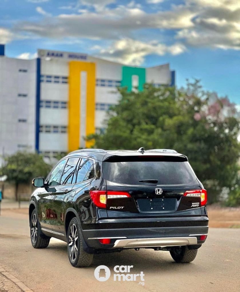 2023 Honda Pilot Touring, How this SUV Changes EVERYTHING, Cost ₦48 million 2 2023 Honda Pilot Touring backview