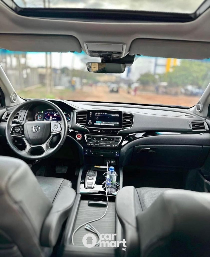 2023 Honda Pilot Touring, How this SUV Changes EVERYTHING, Cost ₦48 million 1 2023 Honda Pilot Touring interior