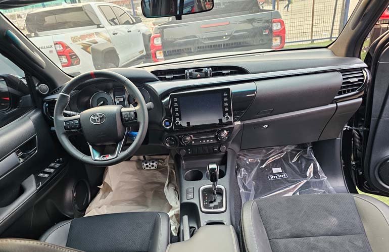 2024 Toyota Hilux in Nigeria: Price, Review, Features, and Fuel Economy 4 2024 Toyota Hilux Interior