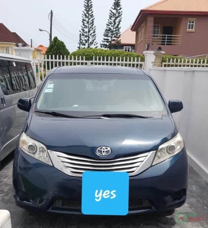2011 Toyota Sienna LE